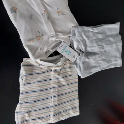 Lot de grenouillères 6/9 mois 